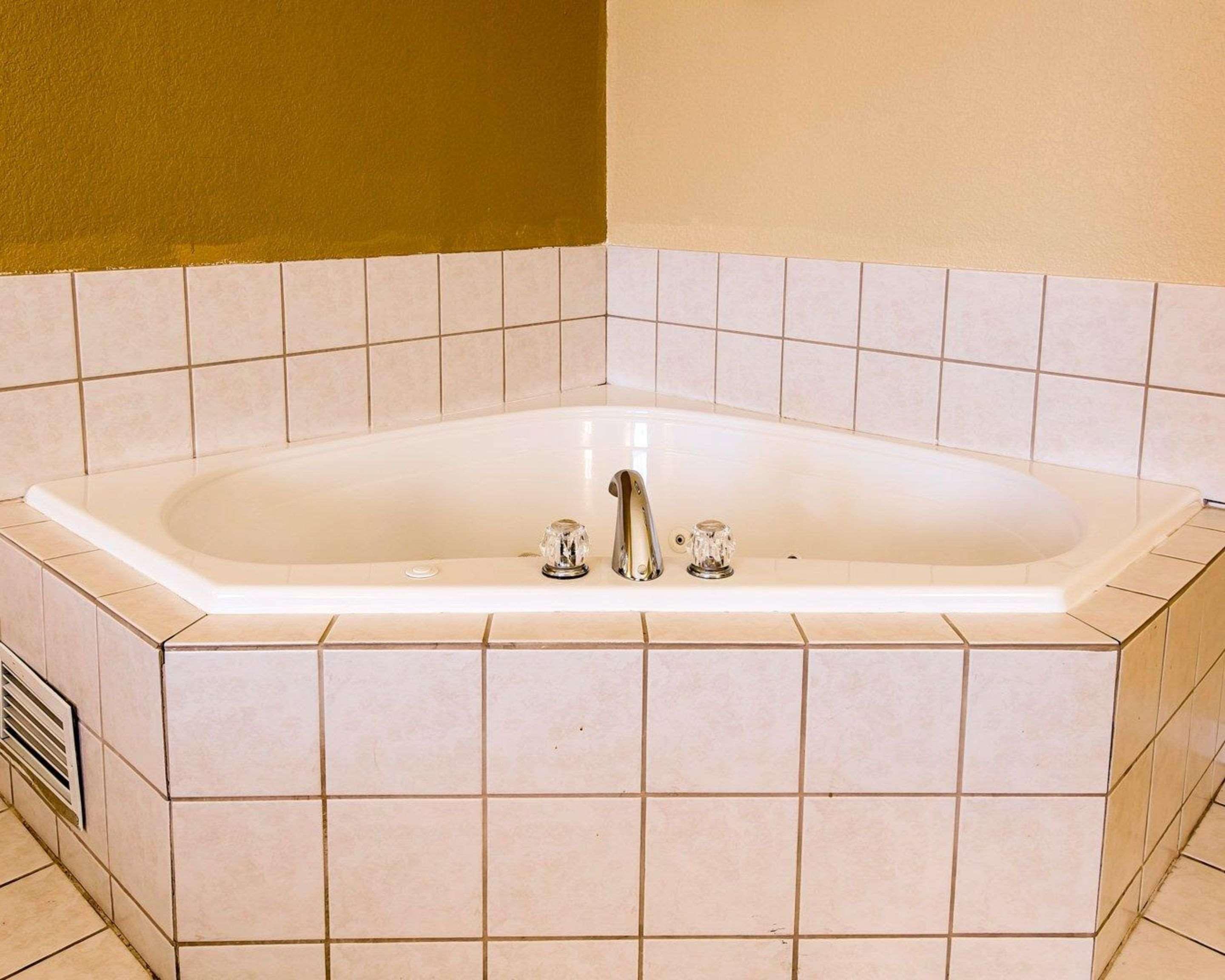 Quality Inn & Suites Bethany Eksteriør billede